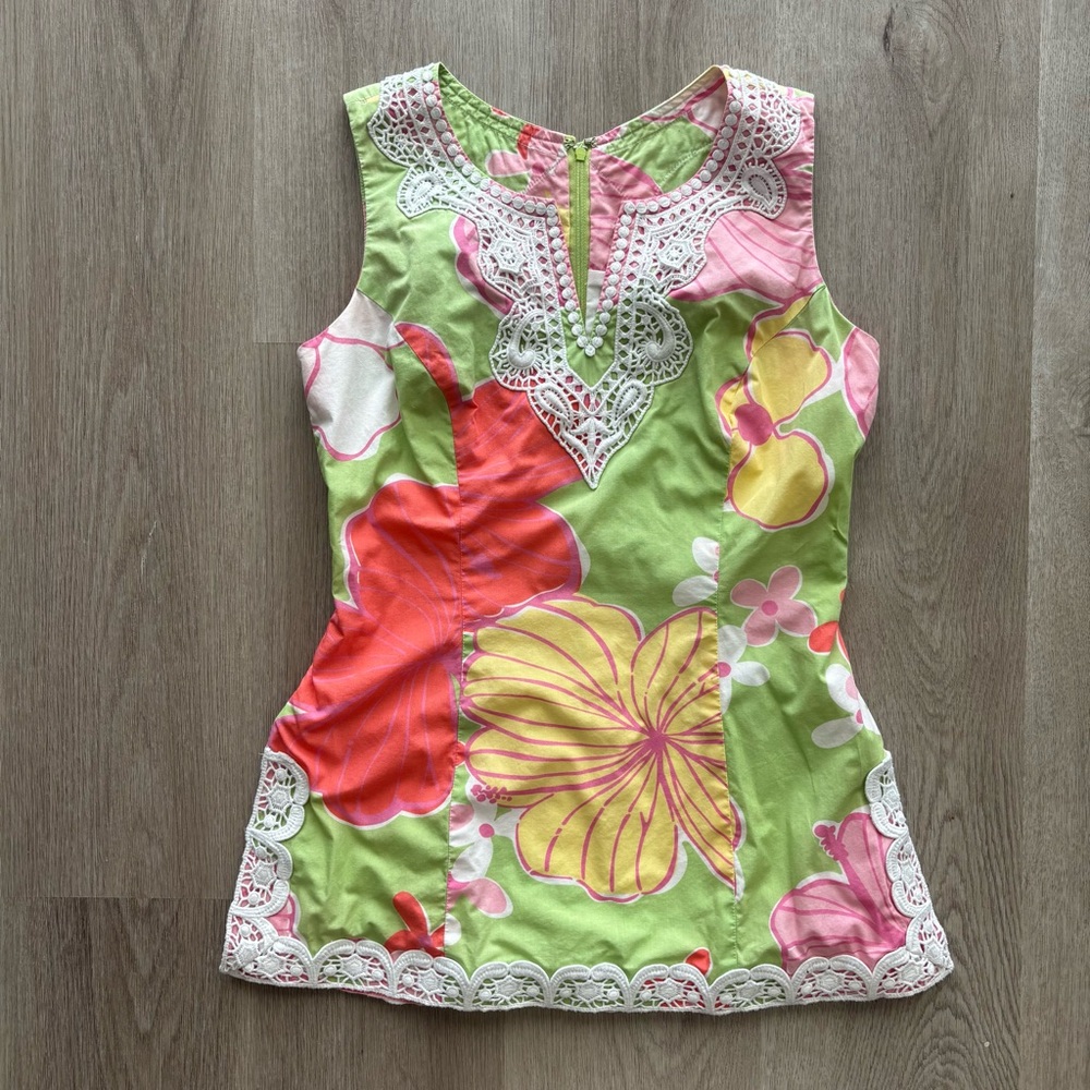 Vintage Lilly Pulitzer floral cotton sleeveless tunic top with lace trim